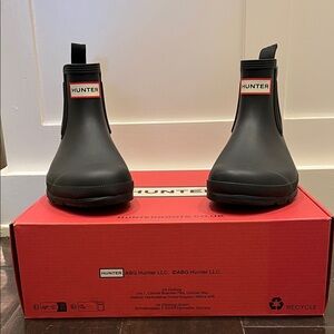 HUNTER Women’s Original Chelsea Boots - Black.  Size: US 6, EU 37, UK 4